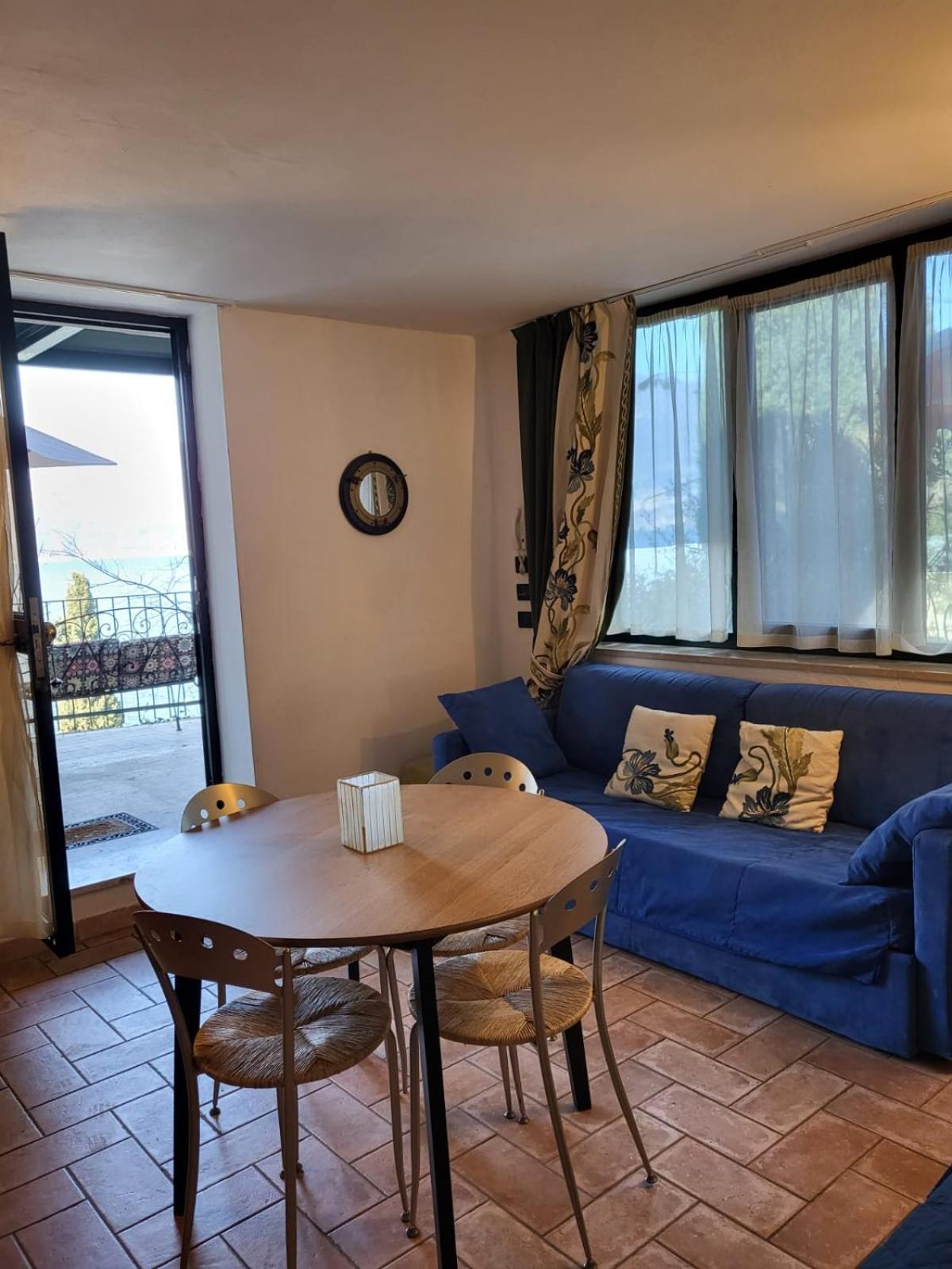 Wonderfull Lake View With Pool With Breakfast Gardasee Torri Del Benaco