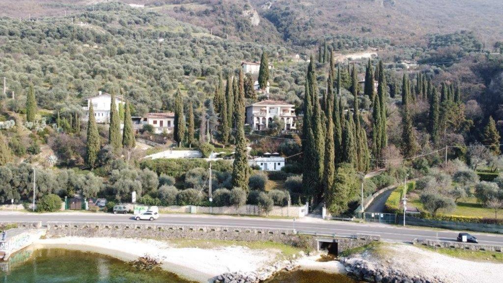 Wonderfull Lake View With Pool With Breakfast Gardasee Torri Del Benaco